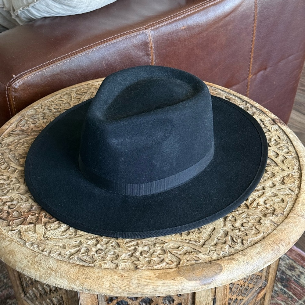 Olive & Pique 100% Wool Hat – Size Small – Structured & Sturdy